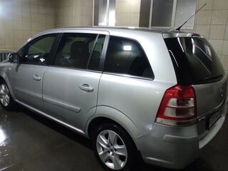 2011 Opel Zafira B Рестайлинг, серебристый, 600000 рублей, вид 4