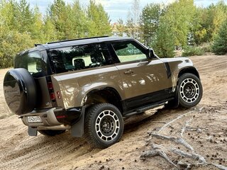 2021 Land Rover Defender 90 II, коричневый, 4550000 рублей, вид 3