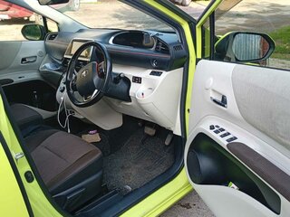 2018 Toyota Sienta II Рестайлинг, жёлтый, 1450000 рублей, вид 4