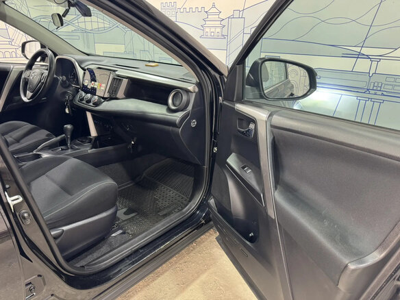 2017 Toyota RAV4 IV (XA40) Рестайлинг, чёрный, 2280000 рублей - вид 17