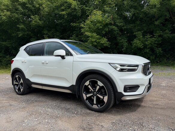 2019 Volvo XC40 I, белый - вид 2