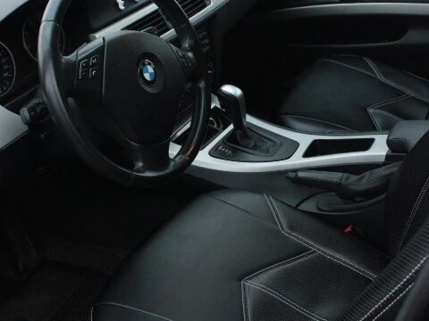 2009 BMW 3 серии 318i V (E90/E91/E92/E93) Рестайлинг, чёрный, 1050000 рублей - вид 4