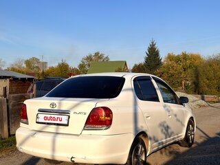 2003 Toyota Platz, белый, 630000 рублей, вид 3