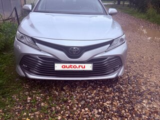 2018 Toyota Camry VIII (XV70), серебристый, 2700000 рублей, вид 1