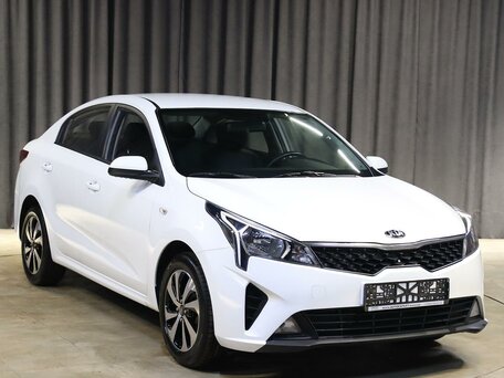 2020 Kia Rio IV Рестайлинг, белый, 1399000 рублей, вид 3
