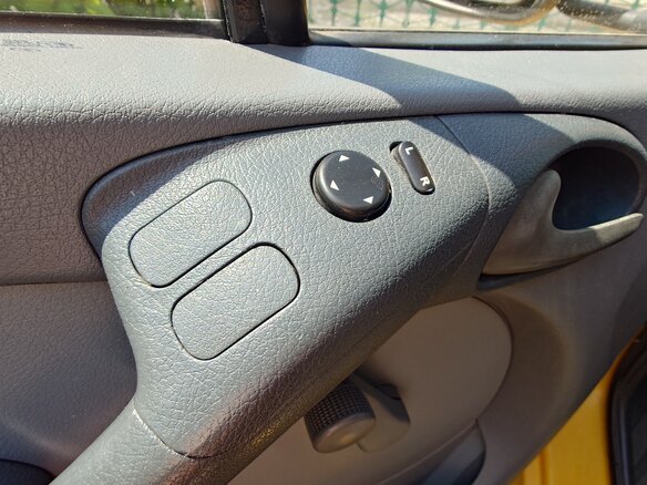 2002 Mercedes-Benz Sprinter, жёлтый, 1500000 рублей - вид 12
