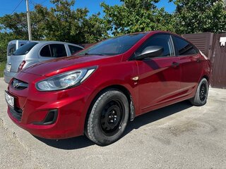 2013 Hyundai Solaris I, красный, 780000 рублей, вид 4