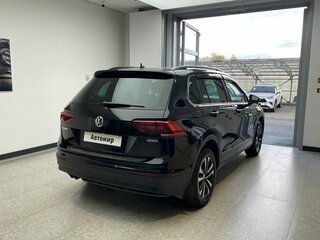 2019 Volkswagen Tiguan II, чёрный, 2330000 рублей, вид 4
