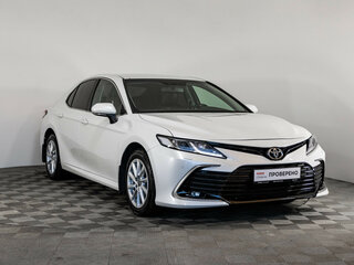 2021 Toyota Camry VIII (XV70) Рестайлинг, белый, 2799000 рублей, вид 3