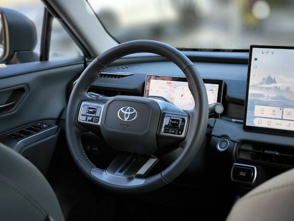 2026 Toyota RAV4 VI (XA60), белый, 4440000 рублей - вид 18