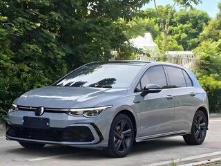 2022 Volkswagen Golf VIII, серый, 1990000 рублей, вид 3