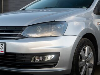 2016 Volkswagen Polo V Рестайлинг, серебристый, 870000 рублей, вид 4
