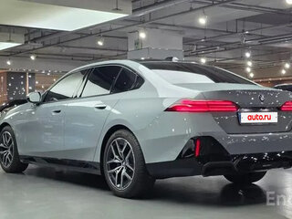 2025 BMW 5 серии 520i VIII (G60/G61/G68), серый, 7000000 рублей, вид 4