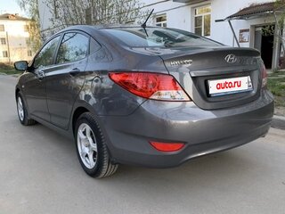 2013 Hyundai Solaris I, серый, 880000 рублей, вид 4