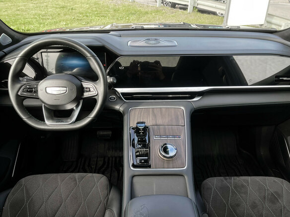 2025 Geely Monjaro I Рестайлинг, чёрный, 4029000 рублей - вид 11