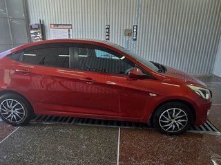 2016 Hyundai Solaris I Рестайлинг, красный, 900000 рублей, вид 3