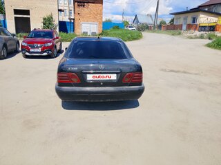 1998 Mercedes-Benz E-Класс 240 II (W210, S210), чёрный, 320000 рублей, вид 5