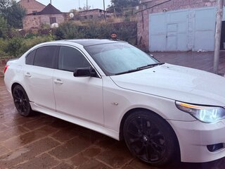 2009 BMW 5 серии 528i V (E60/E61) Рестайлинг, белый, 1350000 рублей, вид 4
