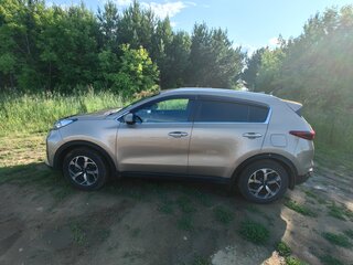 2020 Kia Sportage IV Рестайлинг, коричневый, 2350000 рублей, вид 2