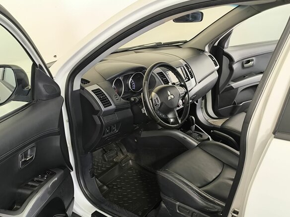 2011 Mitsubishi Outlander II Рестайлинг, белый - вид 7