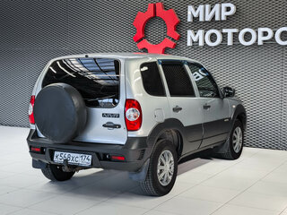 2018 Chevrolet Niva I Рестайлинг, серебристый, 725000 рублей, вид 4