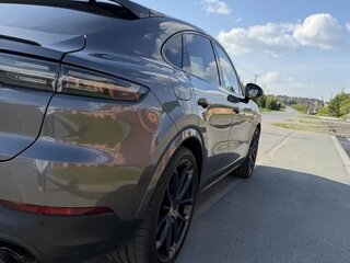 2020 Porsche Cayenne III, серый, 7600000 рублей, вид 2