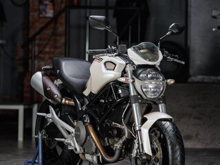 2010 Ducati Monster 696, белый, 450000 рублей, вид 2