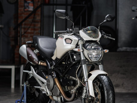 2010 Ducati Monster 696, белый, 450000 рублей, вид 2