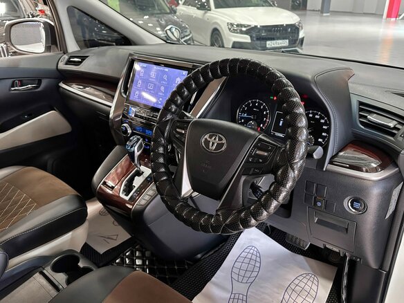 2017 Toyota Alphard III, белый, 3370000 рублей - вид 16