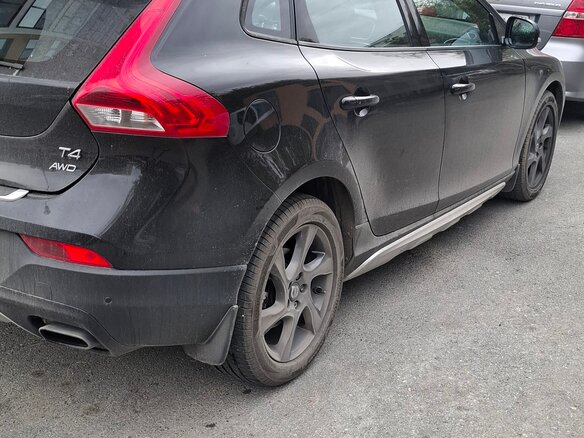 2015 Volvo V40 Cross Country I, чёрный, 2100000 рублей - вид 4