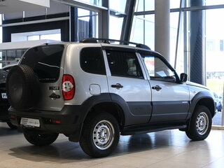 2015 Chevrolet Niva I Рестайлинг, серебристый, 650000 рублей, вид 5