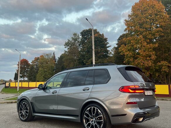 2023 BMW X7 40i I (G07) Рестайлинг, серый, 6500000 рублей - вид 13