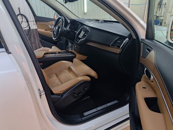 2022 Volvo XC90 II Рестайлинг 1, белый, 4850000 рублей - вид 16