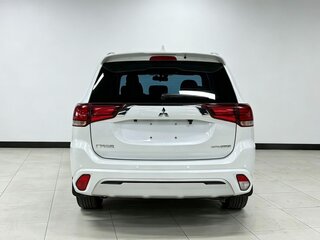 2022 Mitsubishi Outlander III Рестайлинг 3, белый, 2268000 рублей, вид 5