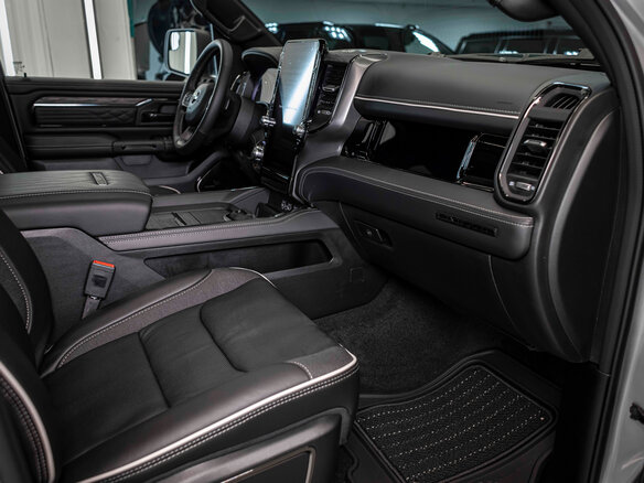 2026 Ram 1500 Crew Cab V Рестайлинг, серебристый, 9490000 рублей - вид 22