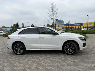 2019 Audi Q8 55 TFSI I (4M), белый, 5500000 рублей, вид 4