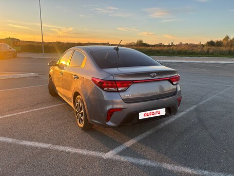 2019 Kia Rio IV, серый, 1350000 рублей, вид 3