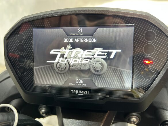 2025 Triumph Street Triple, чёрный, 1299000 рублей - вид 1