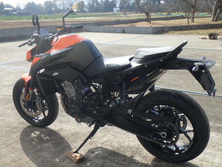 2022 KTM 890 Duke, оранжевый, 900000 рублей, вид 5