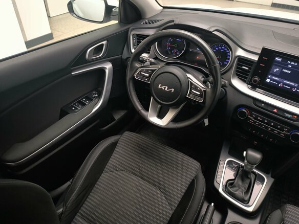 2021 Kia Ceed III Рестайлинг, белый, 1850000 рублей - вид 13