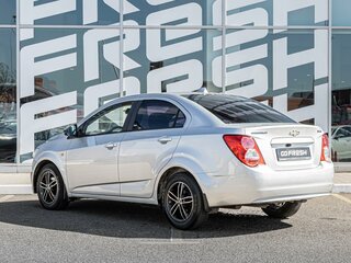 2013 Chevrolet Aveo II, серебристый, 664000 рублей, вид 2