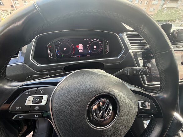 2019 Volkswagen Tiguan II, чёрный, 2750000 рублей - вид 16