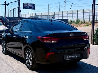 2020 Kia Rio IV, чёрный, 1469990 рублей, вид 4