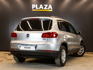 2015 Volkswagen Tiguan I Рестайлинг, серебристый, 1349000 рублей, вид 3