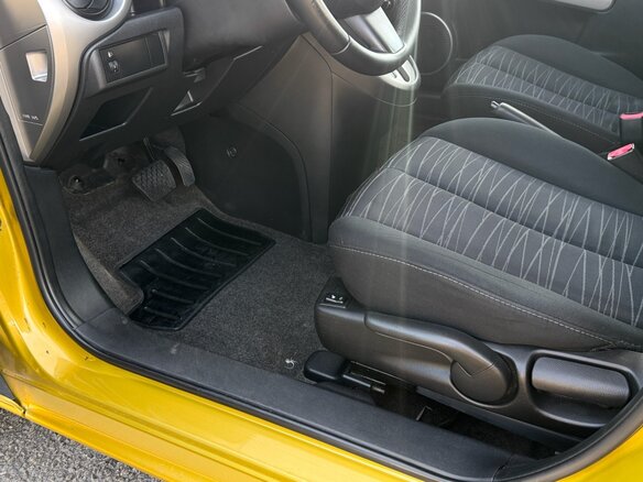2008 Mazda 2 II (DE), жёлтый, 650000 рублей - вид 12