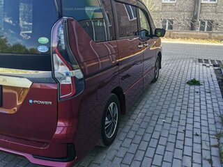 2020 Nissan Serena V (C27) Рестайлинг, красный, 2200000 рублей, вид 4