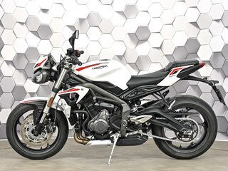 2020 Triumph Street Triple, белый, 799000 рублей, вид 4