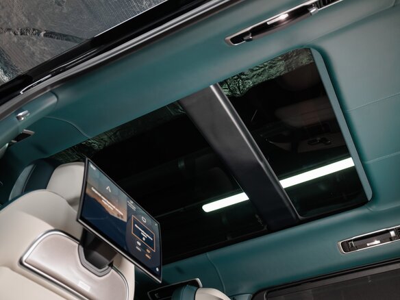 2025 Land Rover Range Rover P615 MHEV Long V, чёрный - вид 25