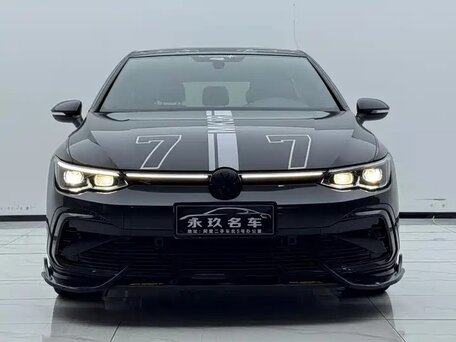 2024 Volkswagen Golf VIII, чёрный, 2400000 рублей, вид 3