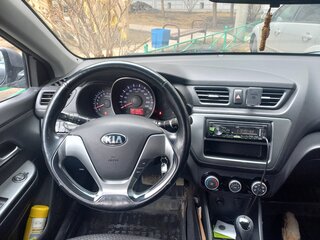2015 Kia Rio III Рестайлинг, серый, 965500 рублей, вид 3